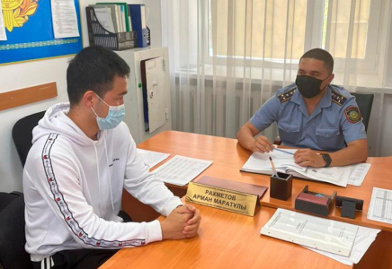 «Хайп үшін»: Автобус төбесіне шыққан ақсулық азамат жауапқа тартылды