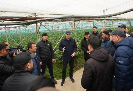 Дархан Сатыбалды сарыағаштық шаруалармен кездесті