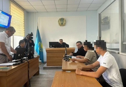 Қарағандыда қатарласына сіріңке лақтырып, өртеп жібермек болған жасөспірімге сот үкімі шықты