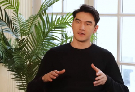 Стендапшы Нұрлан Сабуровқа Ресейге кіруге 50 жылға тыйым салынды