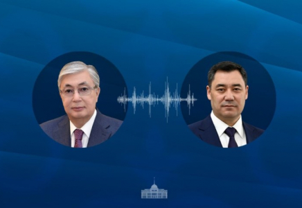 Мемлекет басшысы Қырғыз Республикасының Президенті Садыр Жапаровпен телефон арқылы сөйлесті