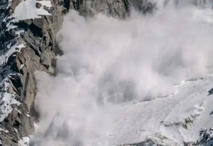 Алматы тауларында жарақат алған 59 жастағы альпинист құтқарылды