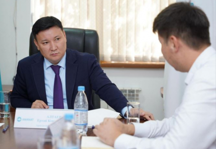 ТҮРКІСТАН: Өңір басшысының орынбасары азаматтарды жеке қабылдады