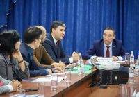 ТҮРКІСТАН: ҚХА білім беру бағдарламасының қатысушылары «Қазақ газеттерінің» жұмысымен танысты