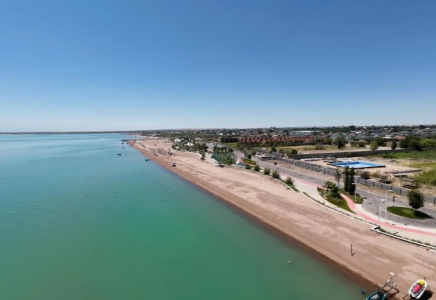 ​Қапшағайда Медеуден екі есе үлкен мұз айдыны салынды