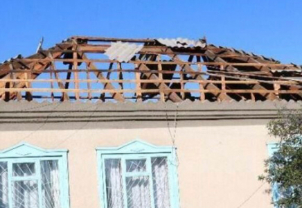 Ақтөбе облысында қатты дауыл 35 үйдің шатырын ұшырып әкеткен