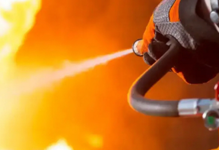 Таразда мейрамхана аумағында өрт шығып, 100 адам эвакуацияланды