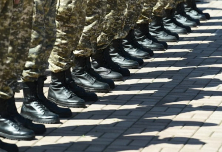 Қорғаныс министрінің орынбасары кімдер әскерден босатылатынын айтты