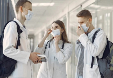Қазақстанда медицина қызметкерлеріне санитарлық маска тағу міндеттелді