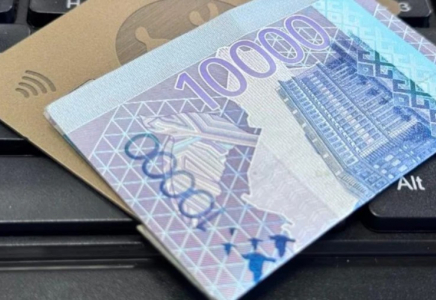 Семейде 6 студенттің банк картасы ақша аударуға пайдаланылған: бір шотқа 16 млн теңге түскен
