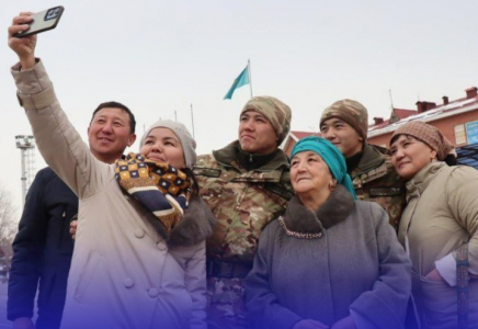 ​АРМИЯ АНАЛАРДЫҢ КӨЗІМЕН: АШЫҚ ЕСІК КҮНІНДЕ ӘСКЕРИ БӨЛІМДЕРГЕ 4000-НАН АСТАМ АДАМ КЕЛДІ