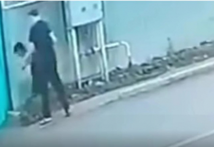 Таразда баланы көтеріп алып, жерге бір соққан жасөспірім анықталды 