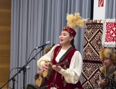 ​БЕРЛИН ТӨРІНДЕГІ НАУРЫЗ ДУМАНЫ: Шымкент өнерпаздары Еуропада қазақ мәдениетін танытты