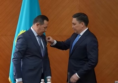 ​ШЫМКЕНТТЕ ҚАЛА ӘКІМІ ПРЕЗИДЕНТ АТЫНАН БІРҚАТАР АЗАМАТТЫ МАРАПАТТАДЫ