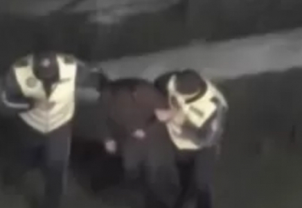 Көкшетауда мас жүргізуші полициядан қашып, қоршауға соғылды Көкшетауда мас жүргізуші полициядан қашып, қоршауға соғылды