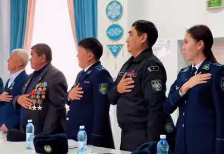 Шымкентские полицейские организовали для школьников встречу с героями страны