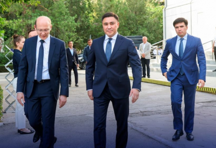 ШЫМКЕНТ: қала әкімі «Химфарм» АҚ жаңа брендінің және Еуропалық Одақтың GMP сертификатының таныстырылымына қатысты