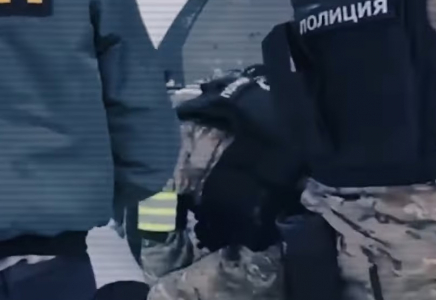 Жәбірленуші бесінші қабаттан секіріп кеткен: ІІМ бопсалаумен айналысқан топтарды ұстады