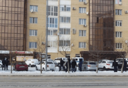 Петропавлда 47 жастағы әйел көпқабатты үйдің шатырынан секіріп, мерт болды