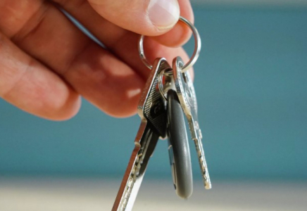 Ақтөбеде бөлім басшысы кезекте тұрмаған азаматтарға пәтер үлестірген