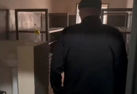 Құлсарыда ер адам көшеде балаларды сүйіп, өзімен алып кетпек болған