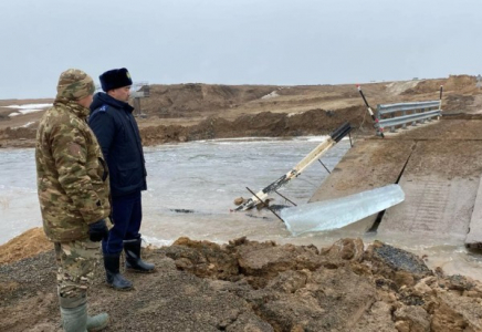Батыс Қазақстанда көпірді су шайып кетті