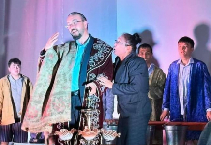 ТҮРКІСТАН: Жетісай театры Қызылорда облысында өнер көрсетті