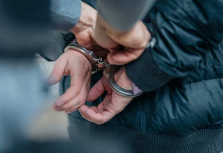 Павлодарда бейтаныс адамды тұншықтырып өлтірген ер адам сотталды