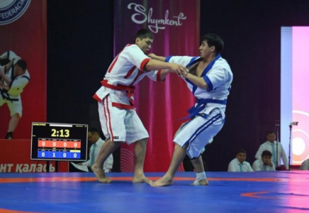 ​ШЫМКЕНТТЕ ҚАЗАҚ КҮРЕСІНЕН ЕРЕСЕКТЕР АРАСЫНДАҒЫ ҚАЗАҚСТАН ЧЕМПИОНАТЫ БАСТАЛДЫ