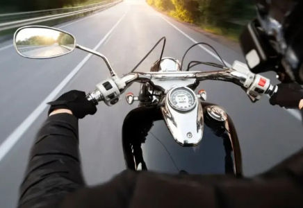 Ақтауда жылқымен соқтығысқан мотоциклші көз жұмды Ақтауда жылқымен соқтығысқан мотоциклші көз жұмды