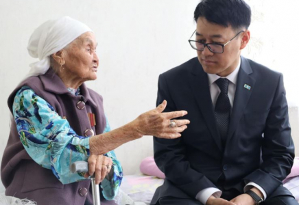 ТҮРКІСТАН: Төлебиде 100-ден асқан әжелерге құрмет көрсетілді 