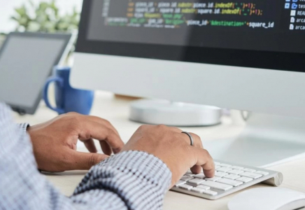 Collins Dictionary сөздігі вайб-кодингті 2025 жылдың 