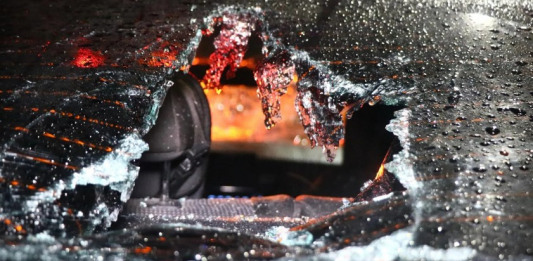 Жамбыл облысында жол апаты кезінде құтқарушылар зардап шегушіні жедел шығарып алды