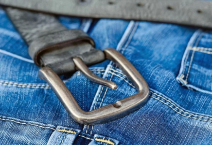 Қостанайда баласын белдікпен ұрып тәрбиелемек болған анаға 390 мың теңгеден аса айыппұл салынды