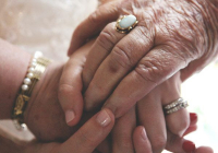 "Шешемді көзімізше қамшымен сабап әкететін"