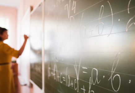 Мұғалімдерді әлеуметтік желіге мәжбүрлеуге заң жүзінде тыйым салынады