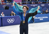 “Баршаңызға рақмет“: Михаил Шайдоров Олимпиада алтынымен елге оралды