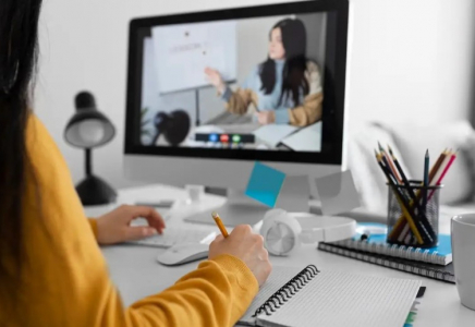 ​ЖРВИ-дің өршуі: Қазақстанда 900 мектеп қашықтан оқытуға көшті