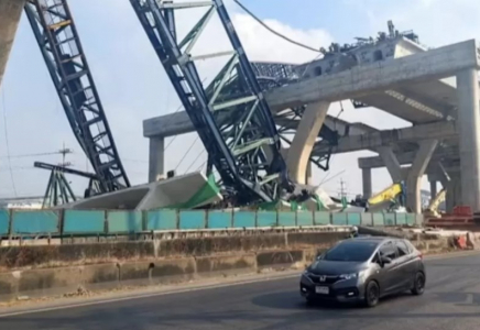 Таиландта тағы бір кран құлады